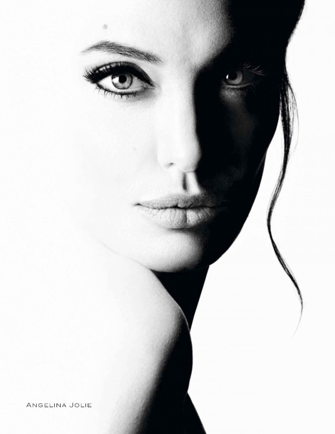 Angelina Jolie sulillet tarzı rekalma resimi Guerlain mon 98dd2dc57b60bb8834a3372f0c7d85f3.jpg