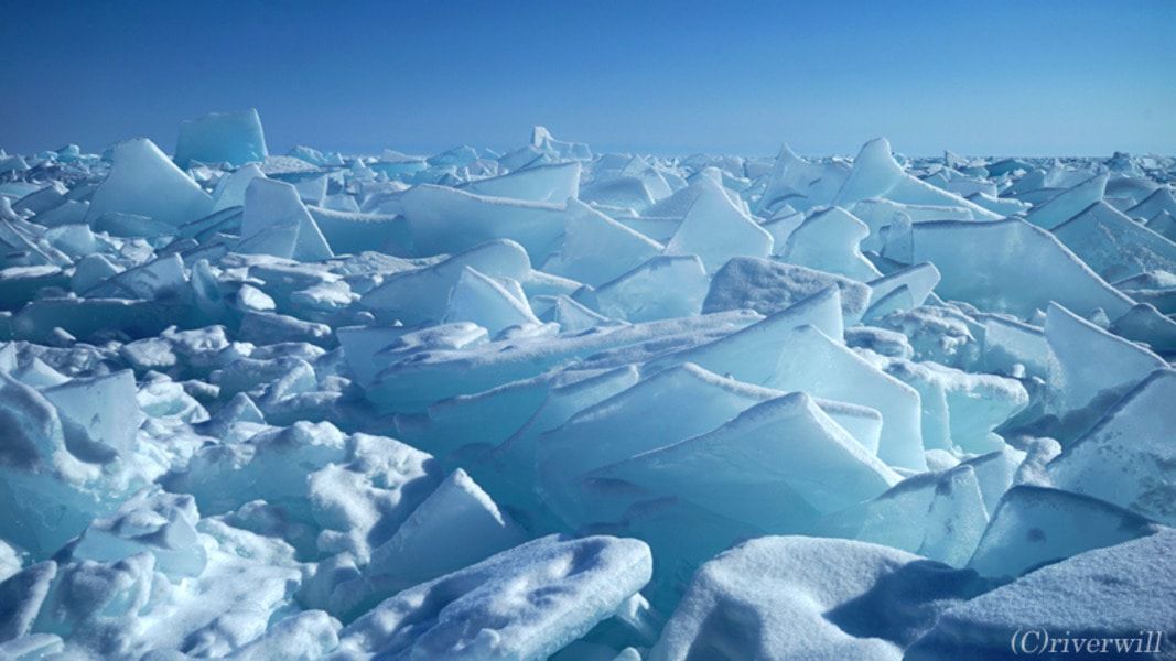 baykal gölü beyaz buzullar.jpg