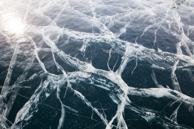 baykal gölü buz tutmuş-stock-photo-cracked-texture-of-ice-on.jpg