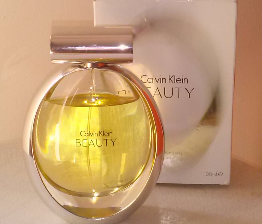 Beauty Calvin Klein for women gün ışığı görünüm kutu şişe 2.jpg