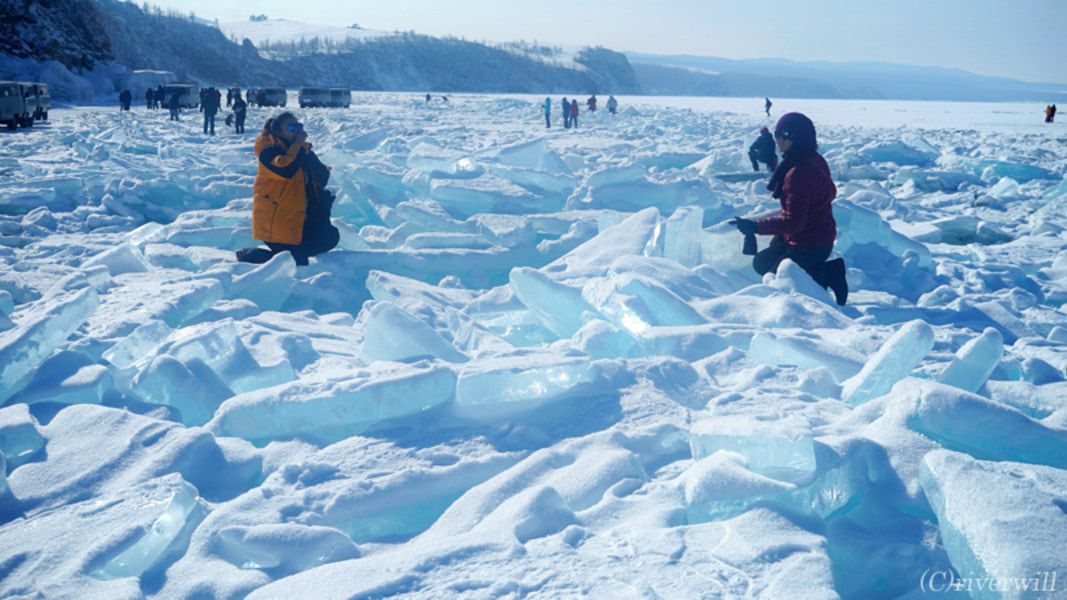 Buzul baykal gölü ve insanlar LakeBikal.jpg