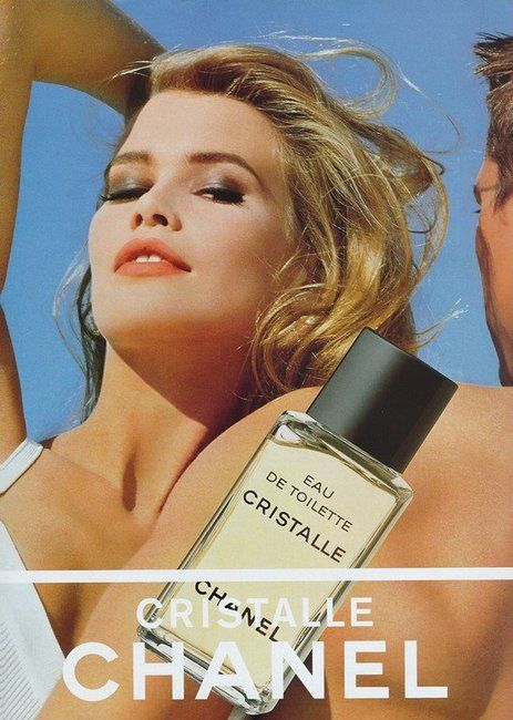 Claduia Schiffer Alman manken Chanel Cristialle edt reklam afişi yaz bikini mayo erkek manken...jpg