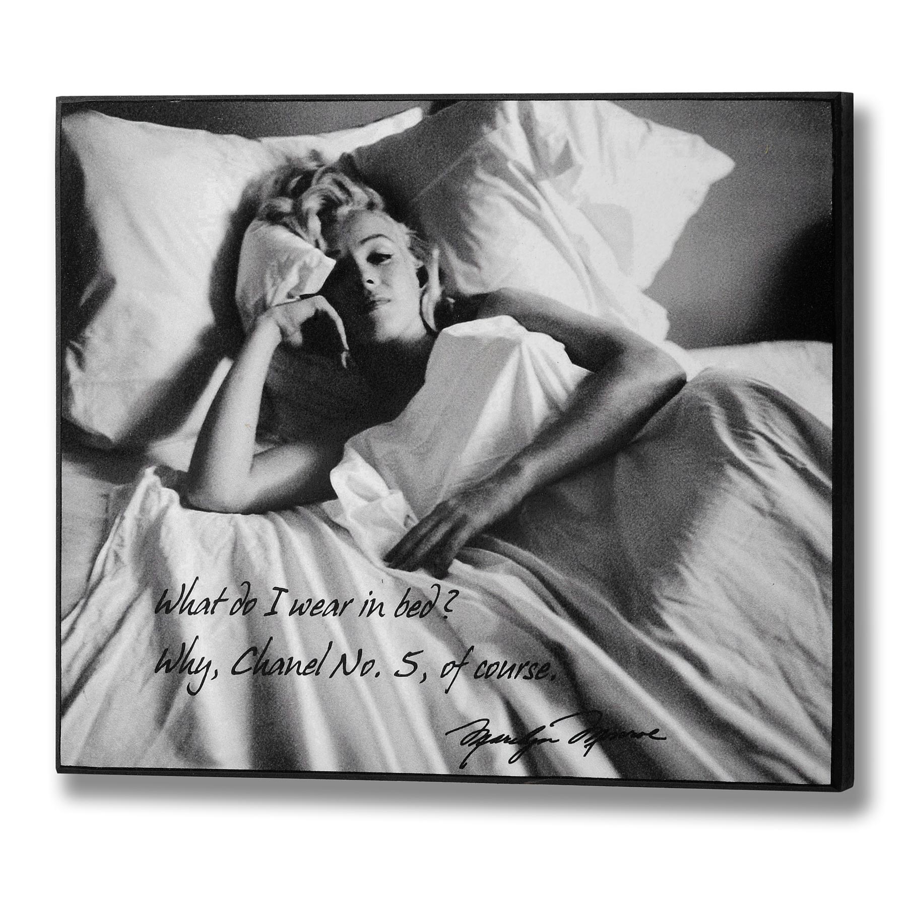 marilyn monroe  imzalı yatakta ne giyersin - neden, sadece Chanel No5 tabiki kendi yazısı 1...jpg