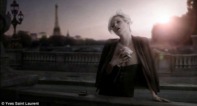 Parisienne Yves Saint Laurent for women afiş manken sadece.jpg