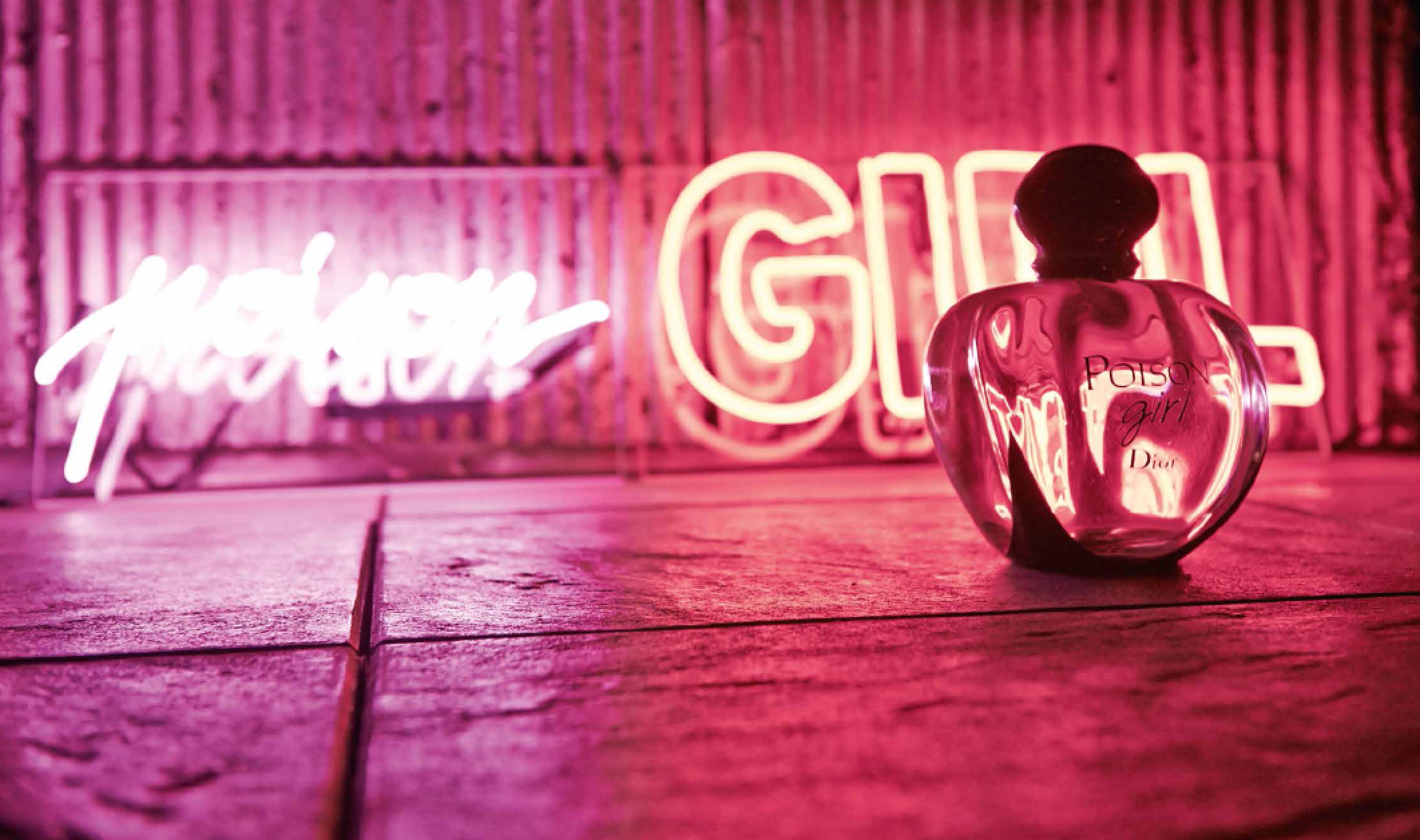 Poison Girl Christian Dior for women neon ışıklı yazılı ve şişe poison-girl-3.jpg